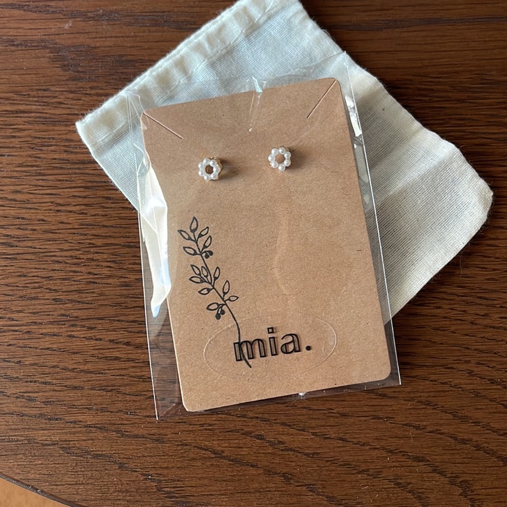 MIA. earrings style 3. - Picture 2 of 7